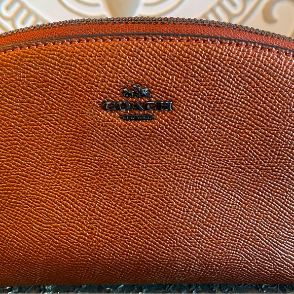 Coach Bronze Zipper bag - Picture 2 of 8